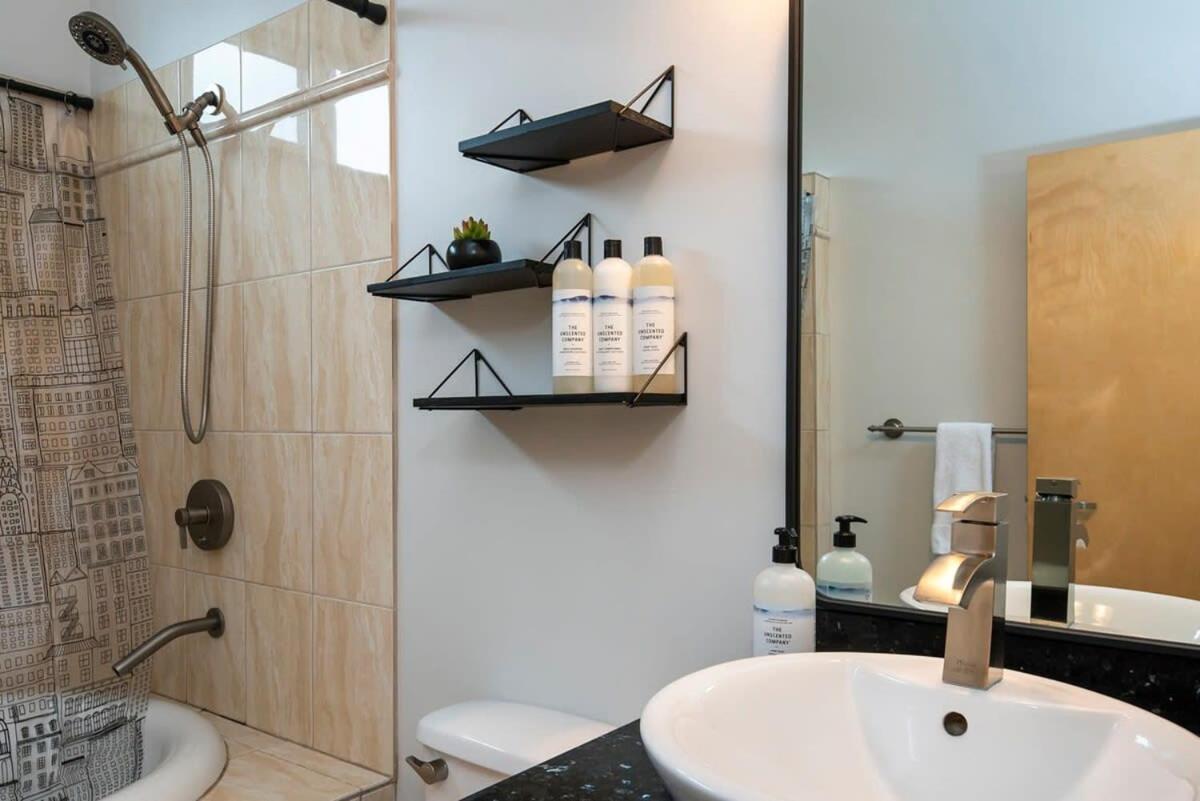 Willa Nn - The Flame - Downtown 1-Bed 2-Bath Whitehorse Zewnętrze zdjęcie