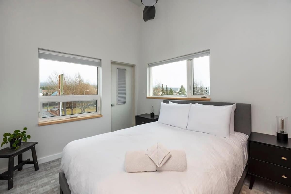Willa Nn - The Flame - Downtown 1-Bed 2-Bath Whitehorse Zewnętrze zdjęcie