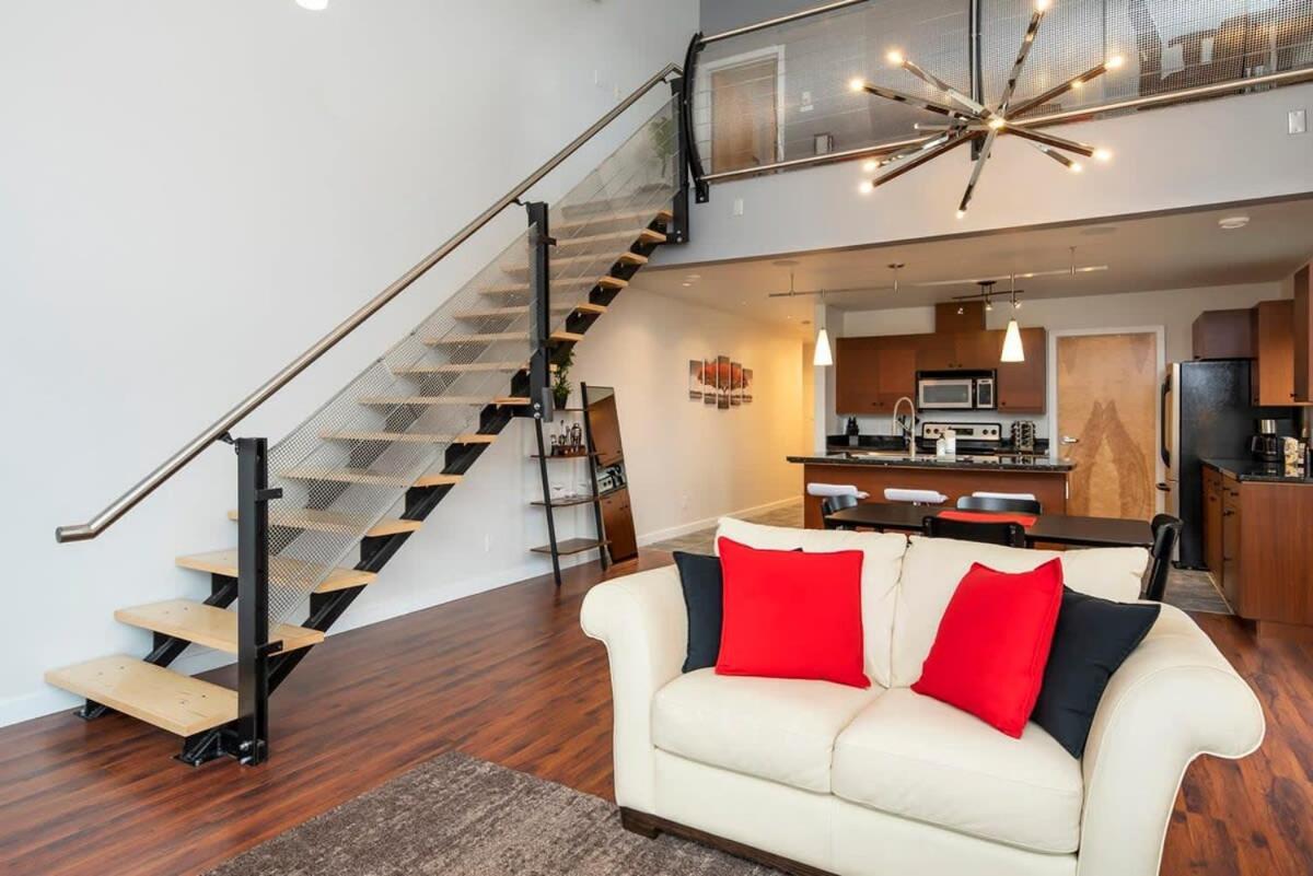 Willa Nn - The Flame - Downtown 1-Bed 2-Bath Whitehorse Zewnętrze zdjęcie