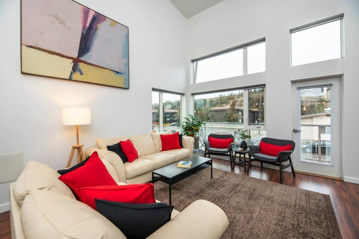 Willa Nn - The Flame - Downtown 1-Bed 2-Bath Whitehorse Zewnętrze zdjęcie