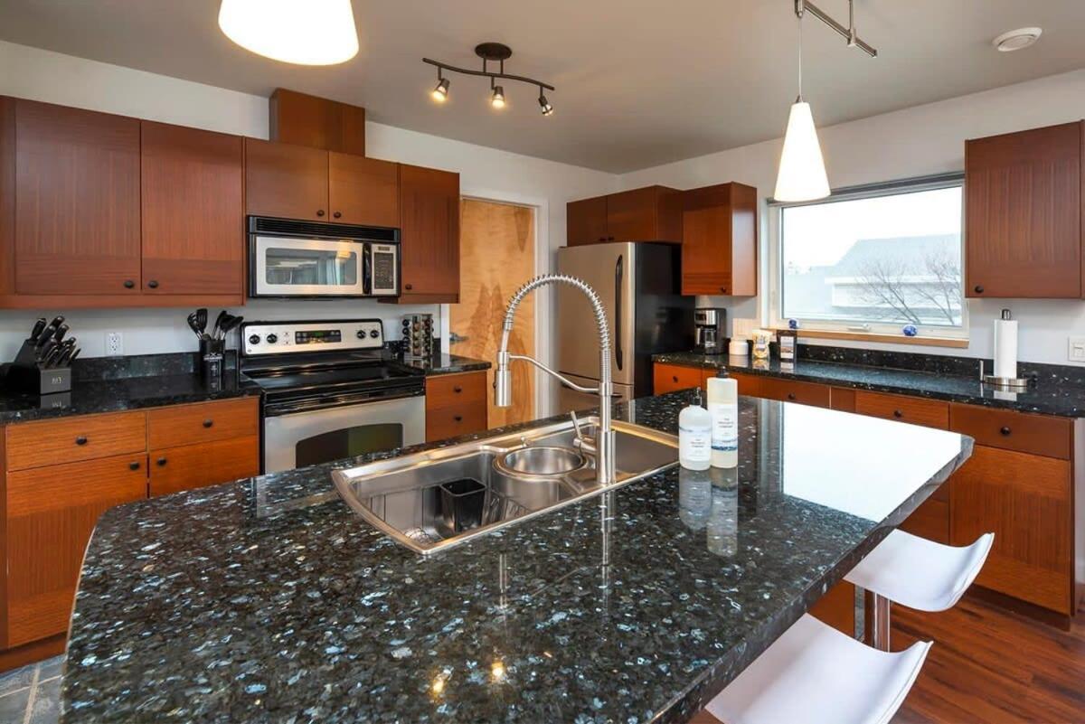Willa Nn - The Flame - Downtown 1-Bed 2-Bath Whitehorse Zewnętrze zdjęcie